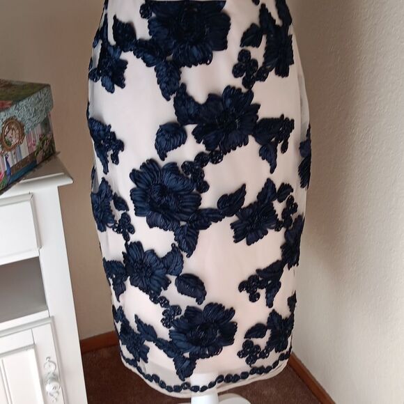 Nicole Miller Soft Blush Dress With RIbbon Embroidery Applique.Old Money.Elegant - Picture 4 of 16